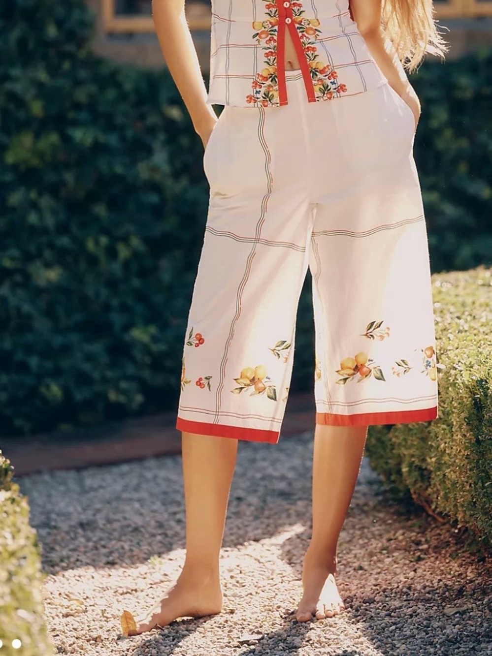 Anthropologie Celandine Fruit Market Capri Pants
